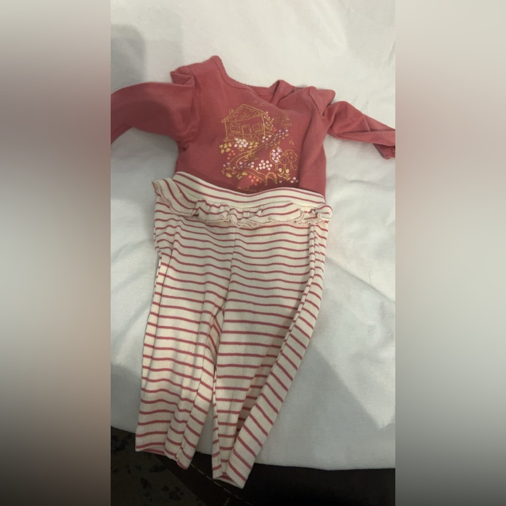 2 carters outfits NWOT both 3 months both never worn